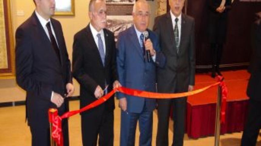 Cemil &Ccedil;i&ccedil;ek, teşhir edilmeyen saray eşyalarını medyaya a&ccedil;tı
