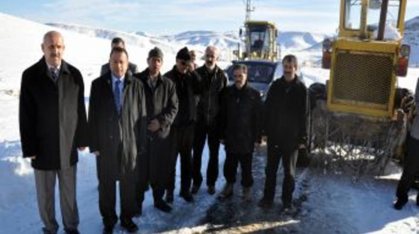 Malatya'da kar nedeniyle kapanan k&ouml;y yolları a&ccedil;ılıyor
