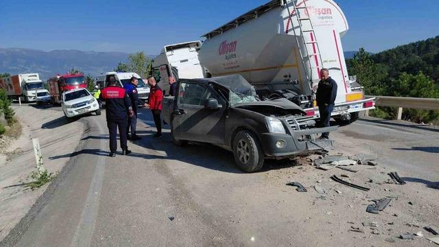 Bolu’da tır ile pikap çarpıştı: 1 ölü, 2 yaralı 5