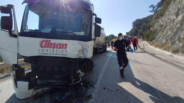 Bolu’da tır ile pikap çarpıştı: 1 ölü, 2 yaralı 2