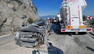 Bolu&rsquo;da tır ile pikap &ccedil;arpıştı: 1 &ouml;l&uuml;, 2 yaralı