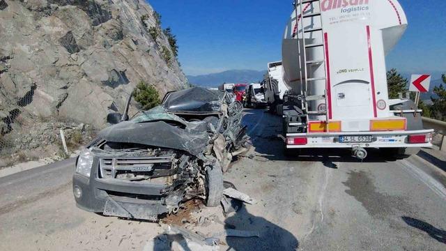 Bolu’da tır ile pikap çarpıştı: 1 ölü, 2 yaralı