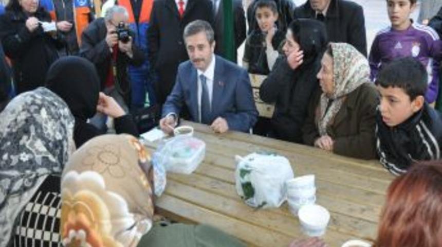 Şahinbey Belediyesi 78 bin kişiye aşure dağıttı