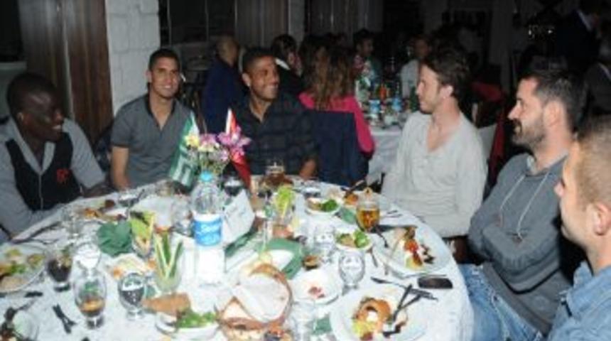 Bursaspor'da futbolcu, y&ouml;netici ve teknik kadro moral yemeğinde buluştu