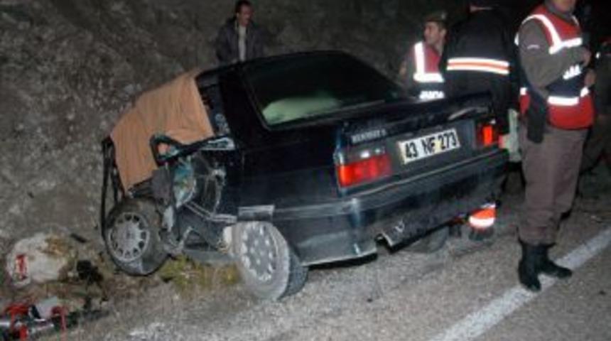 K&uuml;tahya'da trafik kazası: 1 &ouml;l&uuml;, 5 yaralı