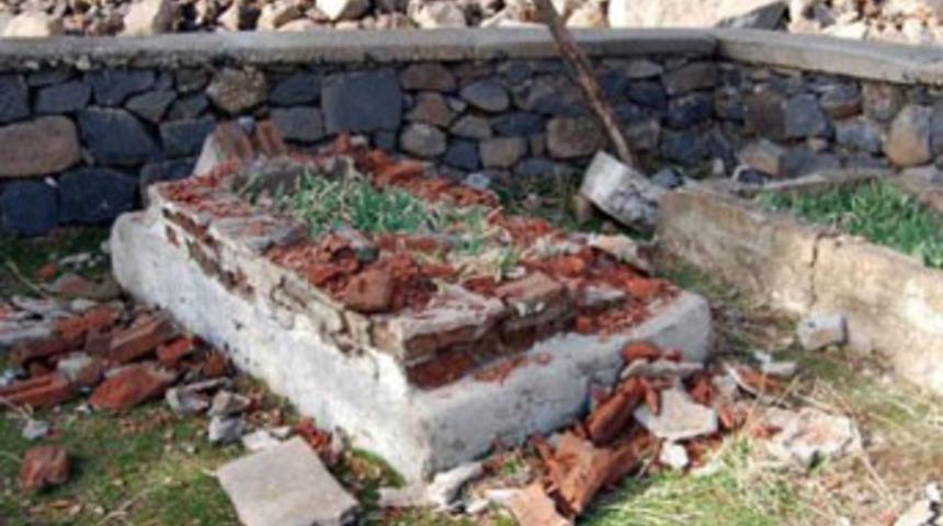 Bu bir şehit mezarı!