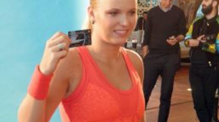 Tenis&ccedil;i Wozniacki THY i&ccedil;in poz verdi