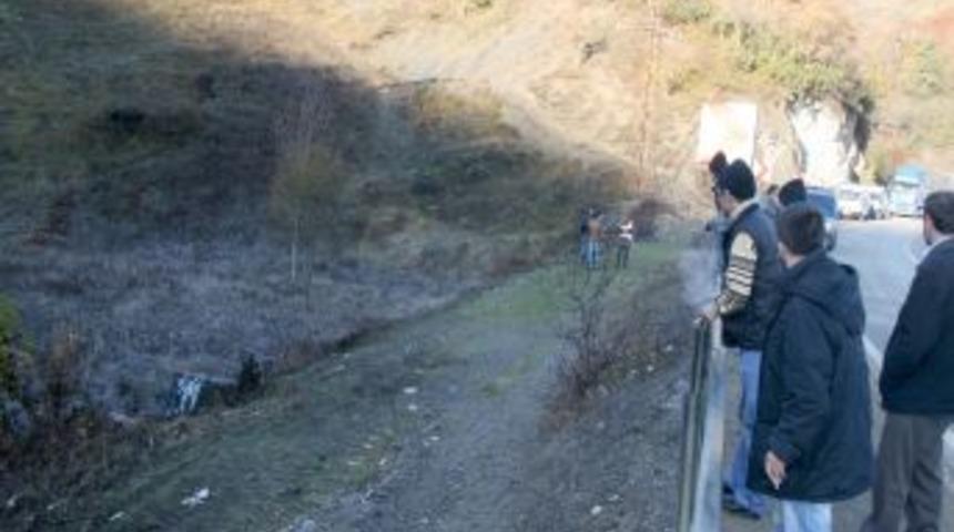 Diyaliz hastalarını taşıyan servis aracı devrildi: 5 yaralı