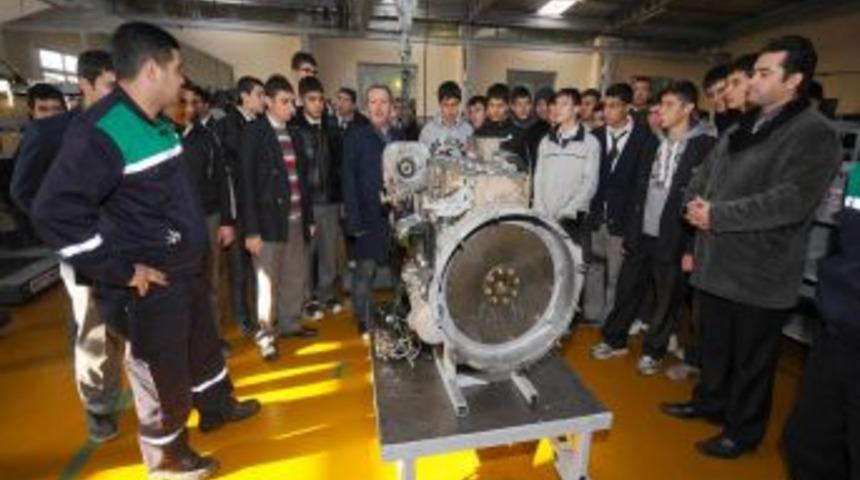 Geleceğin motor ustaları ESHOT at&ouml;lyelerini gezdi