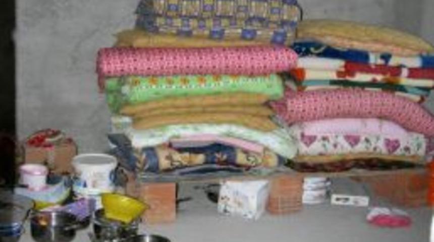 Kapısız evde kalıyorlar