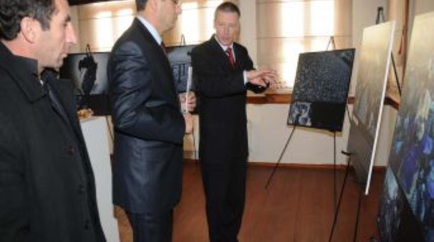 Slovakya B&uuml;y&uuml;kel&ccedil;iliği'nden İslami el yazması eserler sergisi