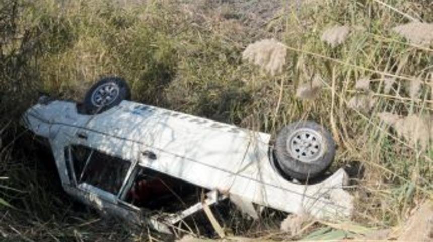 Hacizli ve yakalama kaydı bulunan otomobille sulama kanalına u&ccedil;tu