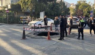 Beşiktaş&rsquo;ta ana caddede yol &ccedil;&ouml;kt&uuml;, trafik aksadı