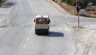 Polisleri g&ouml;r&uuml;nce y&ouml;n değiştiren s&uuml;r&uuml;c&uuml; drondan ka&ccedil;amadı