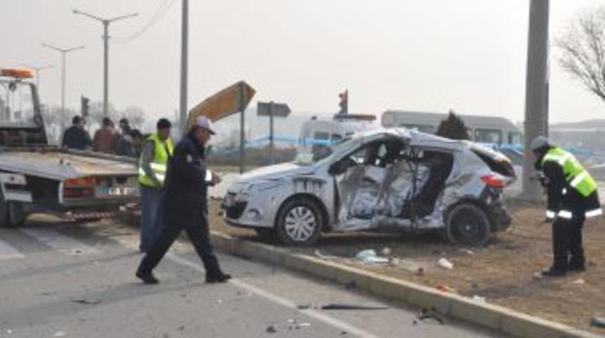 Afyonkarahisar'da trafik kazası: Bir &ouml;l&uuml;, 4 yaralı