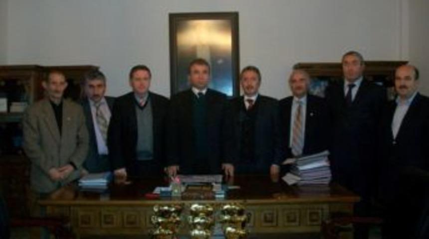 &Uuml;nl&uuml;: Hepimize B&uuml;y&uuml;k G&ouml;rev D&uuml;ş&uuml;yor