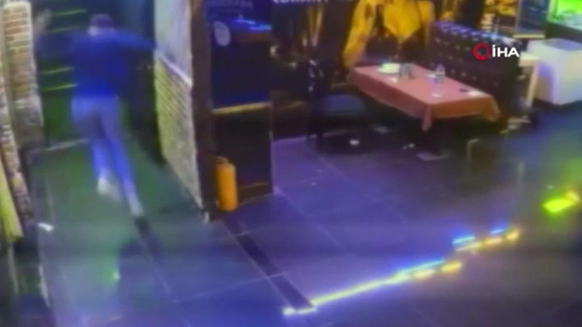 K&uuml;&ccedil;&uuml;k&ccedil;ekmece de 1 i polis memuru 2 kişinin &ouml;ld&uuml;ğ&uuml; silahlı saldırıda 8 g&ouml;zaltı 1