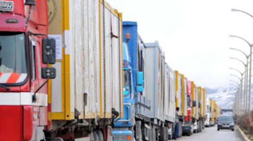 Peşmerge'den Van'a 113 TIR yardım