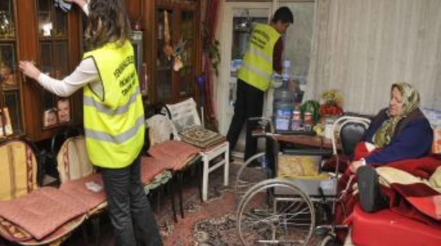 Yenimahalle'de 200 yaşlı vatandaşın evini belediye temizliyor