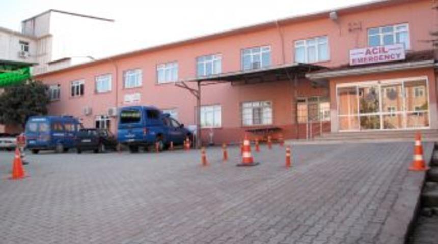 Trakt&ouml;rle manevra yaparken oğlunu ezdi