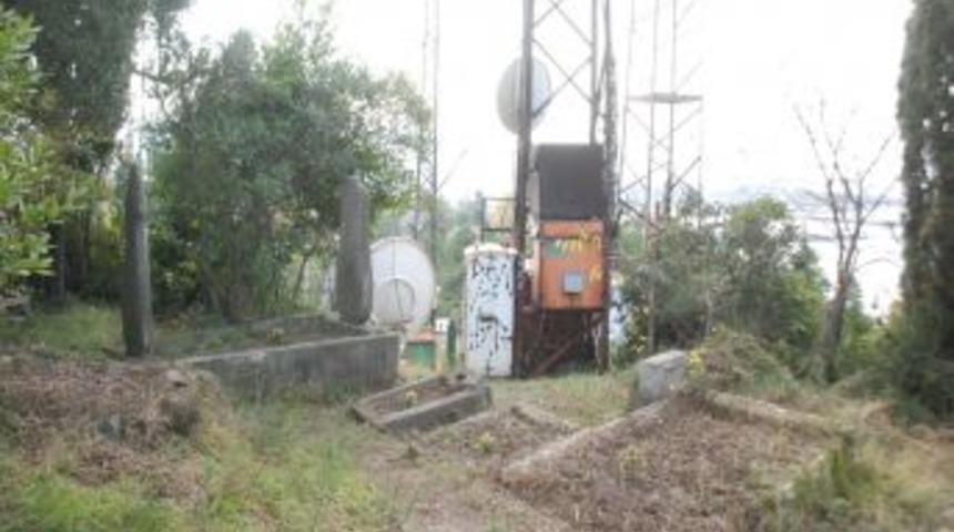 Hacı Baba T&uuml;rbesi'nin bakımsızlığı y&uuml;rek burkuyor