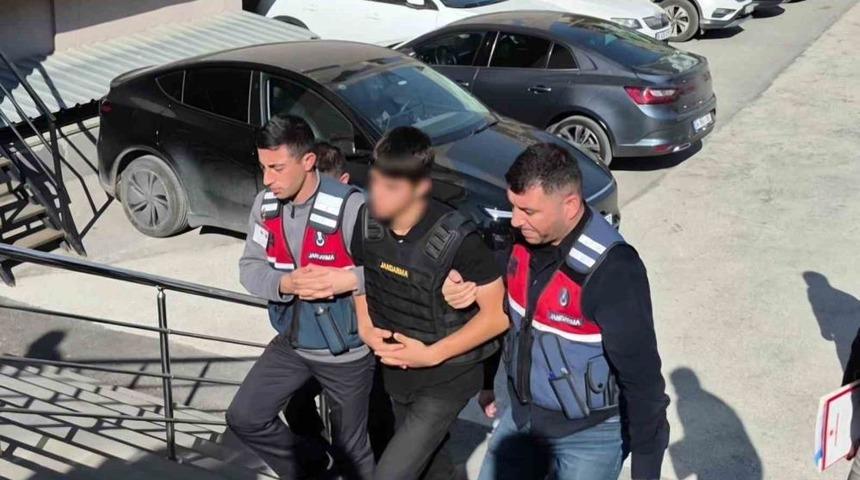 Amcasını silahla vurarak &ouml;ld&uuml;ren &ccedil;ocuk tutuklandı