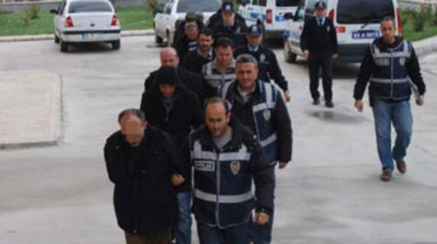 Kızlarına tecav&uuml;z edip erkeklere pazarladı