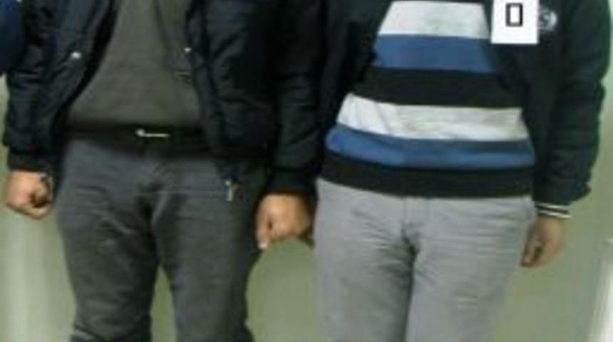 Sürücüye ait kol düğmesi gaspçıları ele verdi