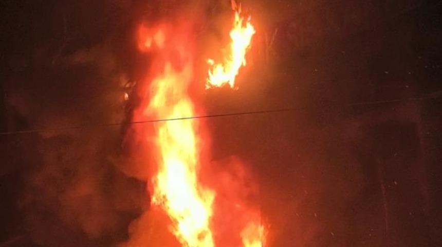 Esenyurt'ta iki katlı iş yerinde yangın: 1 yaralı