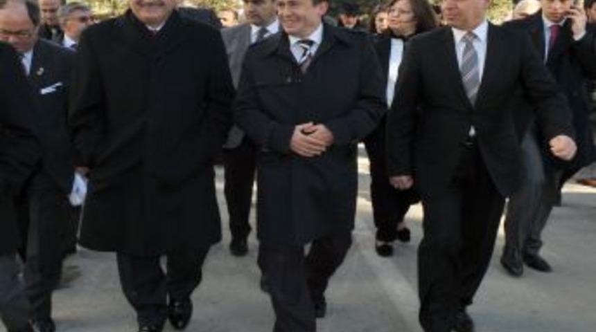 Bakan Yıldırım: Tuzla sorun &ccedil;&ouml;zen bir belediye başkanına sahip