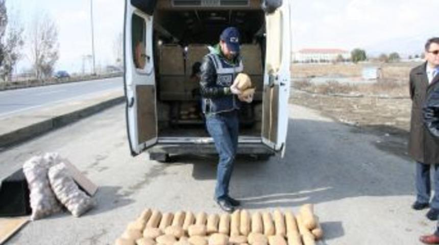 Erzincan'da 90 kilogram toz esrar ele ge&ccedil;irildi