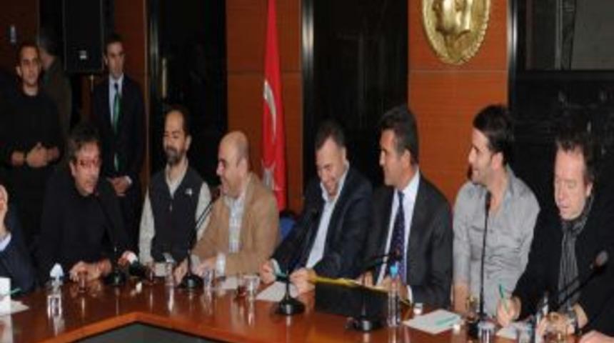 Şişlili erkekler kadına şiddete karşı y&uuml;r&uuml;yecek