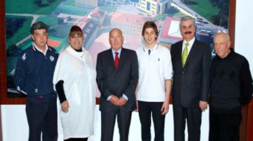 Rekortmen y&uuml;z&uuml;c&uuml; Galatasaray&rsquo;da