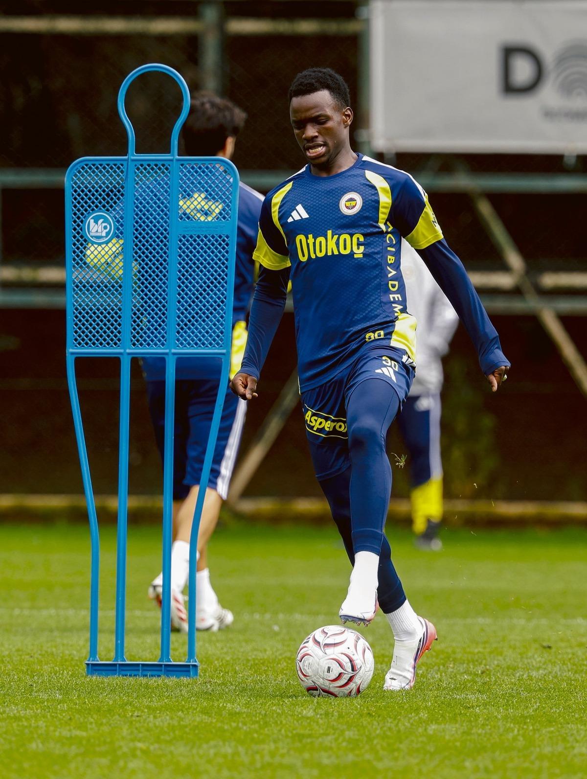 Fenerbah&ccedil;e de o isim Ocak ayında S&uuml;per Lig ekibine gidiyor! 1