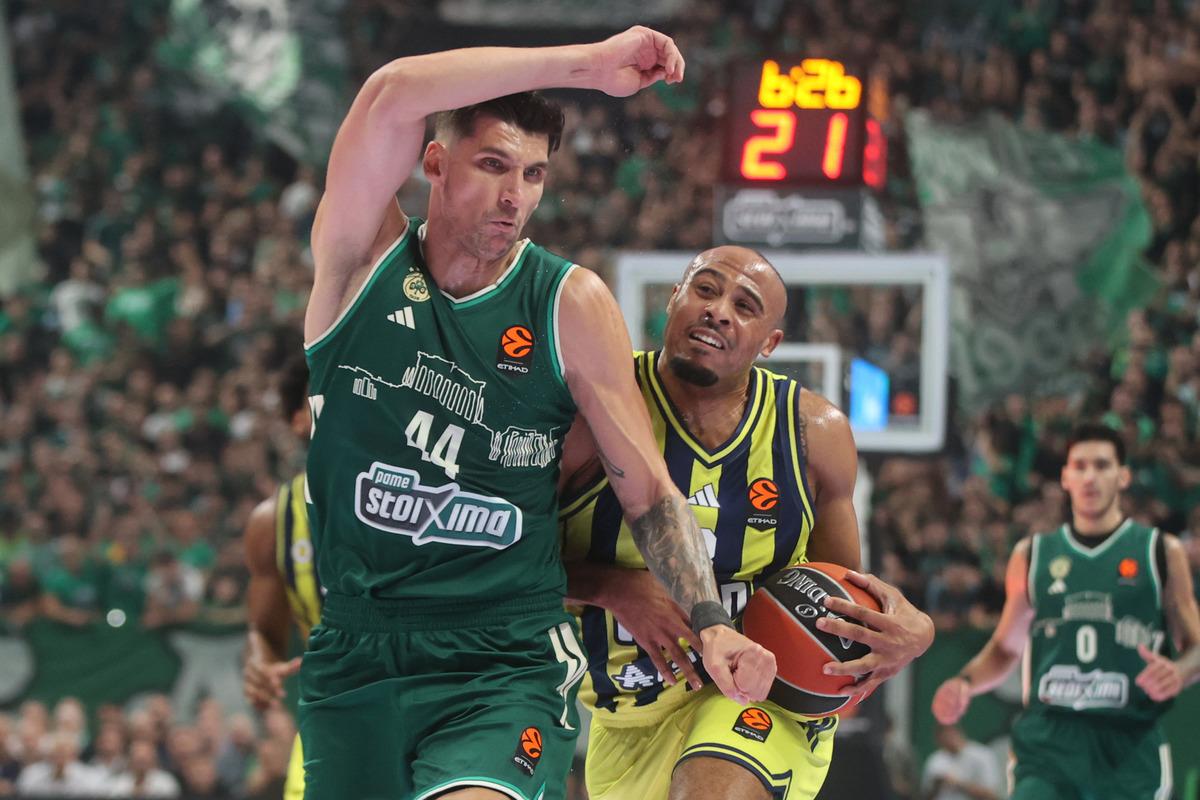 Fenerbah&ccedil;e Tarfin e Atina da ağır darbe! İlk mağlubiyet geldi 4