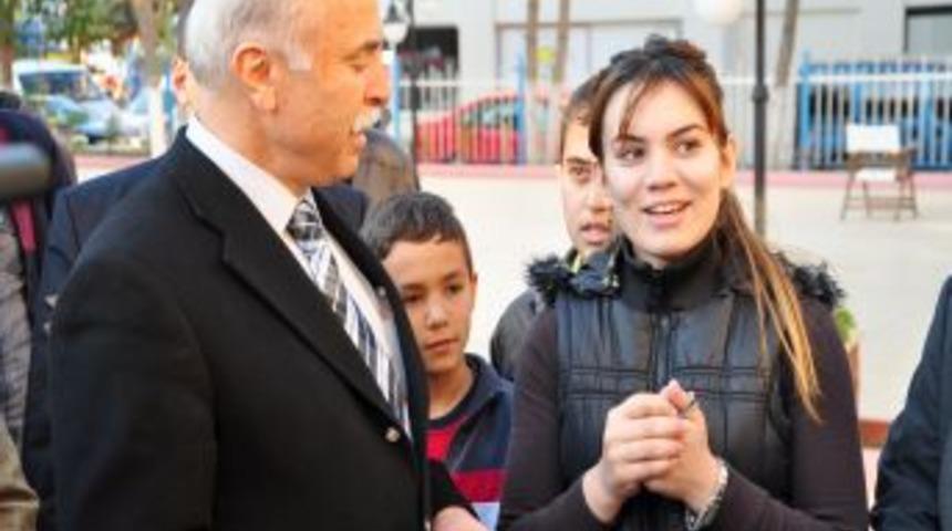 Van’da soğuk havaya maruz kalan depremzedeler, Fethiye’de güneşe uyandı