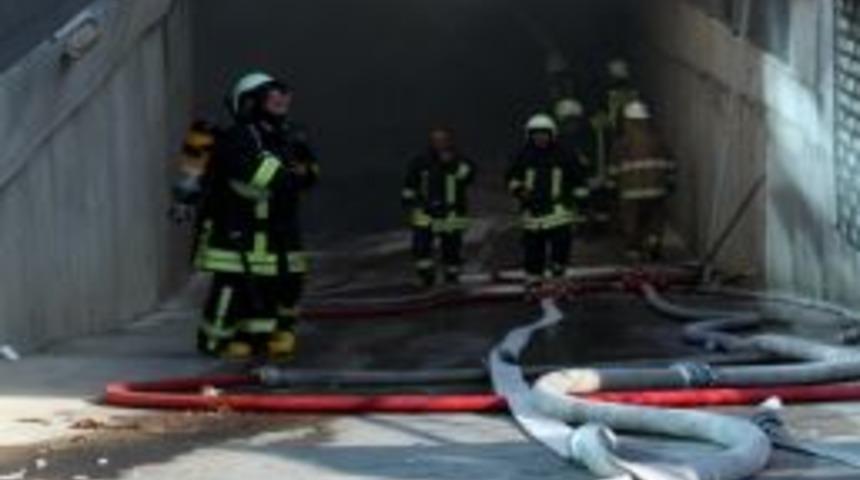 Yapı markette yangın &ccedil;ıktı