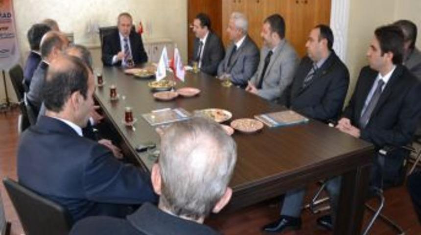 Vali Ata: İş d&uuml;nyasının kalkınmada &ouml;nemli rol&uuml; var