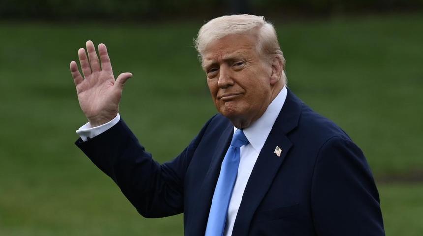 Trump y&ouml;netiminin, g&ouml;&ccedil;menleri ABD'den gemilerle sınır dışı etmeyi değerlendirdiği &ouml;ne s&uuml;r&uuml;ld&uuml;