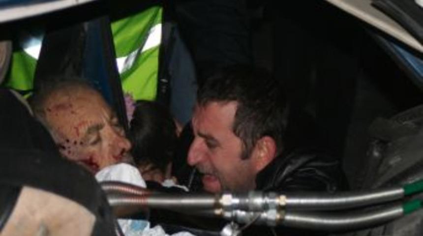 Hatalı sollama yapan otomobil, TIR'ın altına girdi: 1 &ouml;l&uuml;