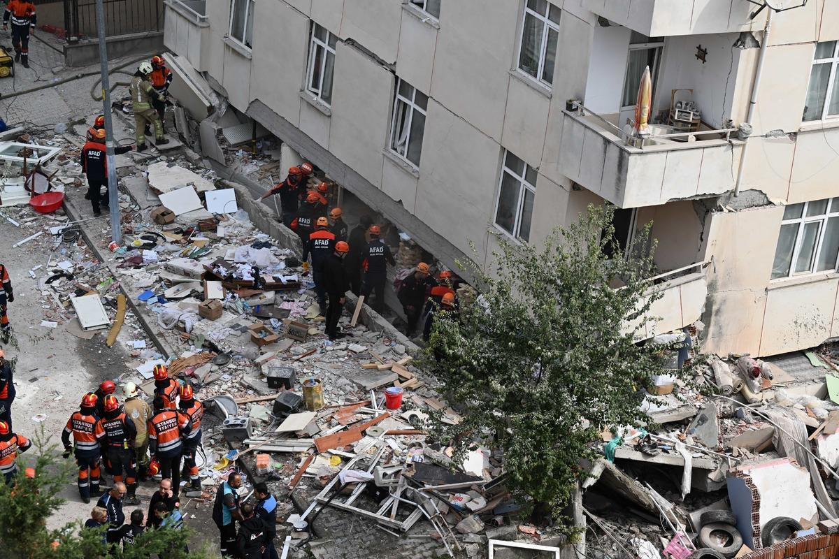 Maltepe de 25 saatlik bekleyiş sona erdi! Can kaybı 5 e yükseldi 1