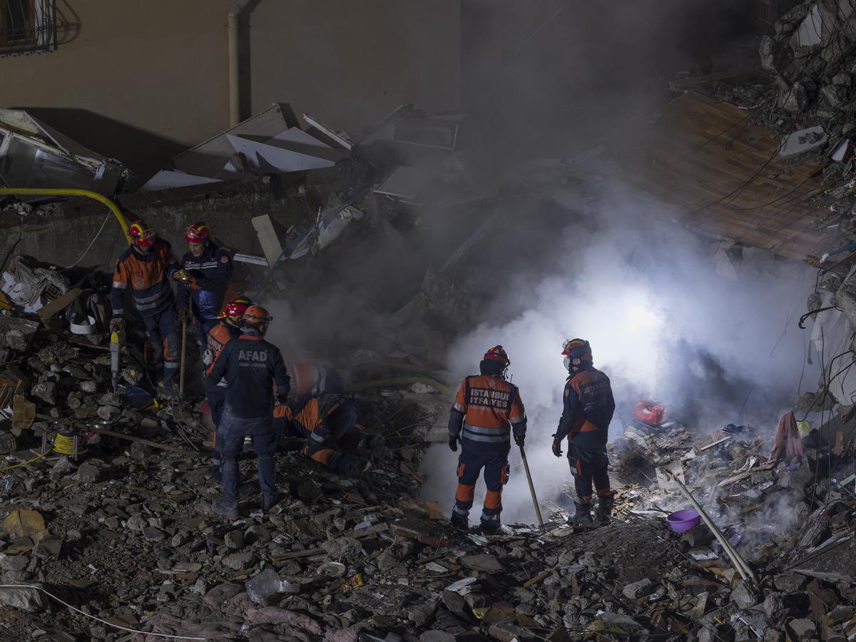 Maltepe de 25 saatlik bekleyiş sona erdi! Can kaybı 5 e yükseldi 4
