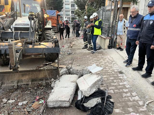Maltepe de kısmen çöken 7 katlı binada arama kurtarma çalışmaları tamamlandı 5