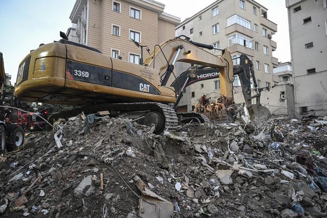 Maltepe de kısmen çöken 7 katlı binada arama kurtarma çalışmaları tamamlandı 4