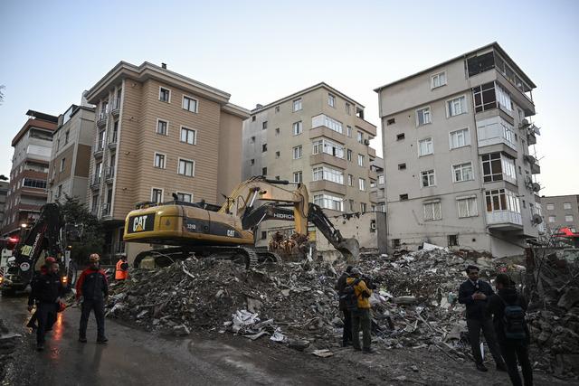 Maltepe de kısmen çöken 7 katlı binada arama kurtarma çalışmaları tamamlandı 3