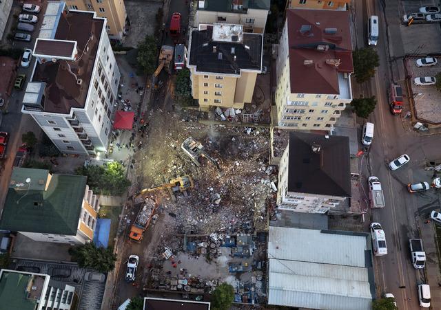 Maltepe de kısmen çöken 7 katlı binada arama kurtarma çalışmaları tamamlandı 1