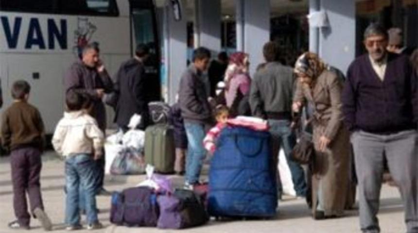 Van&rsquo;dan g&ouml;&ccedil; eden 8 aile Keşan&rsquo;a yerleşti