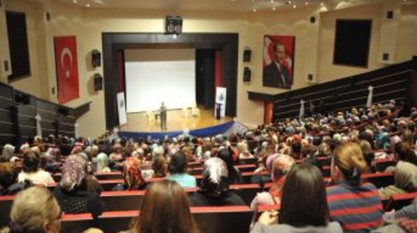 &Uuml;st&uuml;n D&ouml;kmen Altındağlılara iletişimi anlattı