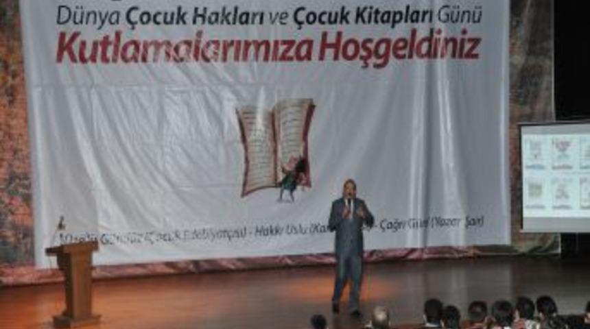 &Ccedil;ocuklara bilin&ccedil;li kitap okuma anlatıldı