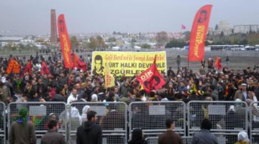 BDP&rsquo;liler KCK operasyonlarını Kazlı&ccedil;eşme&rsquo;de protesto ediyor